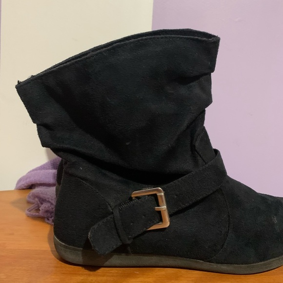 Women’s 6.5 M Rampage Crispey Black Suede Boots - Picture 3 of 8